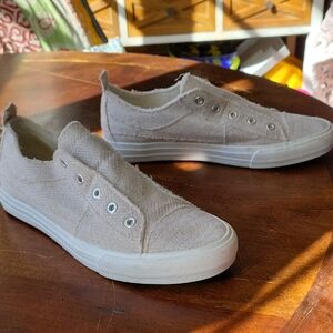 STQ Womens Herringbone Textured Beige Slip-On Sneakers Size 9.5